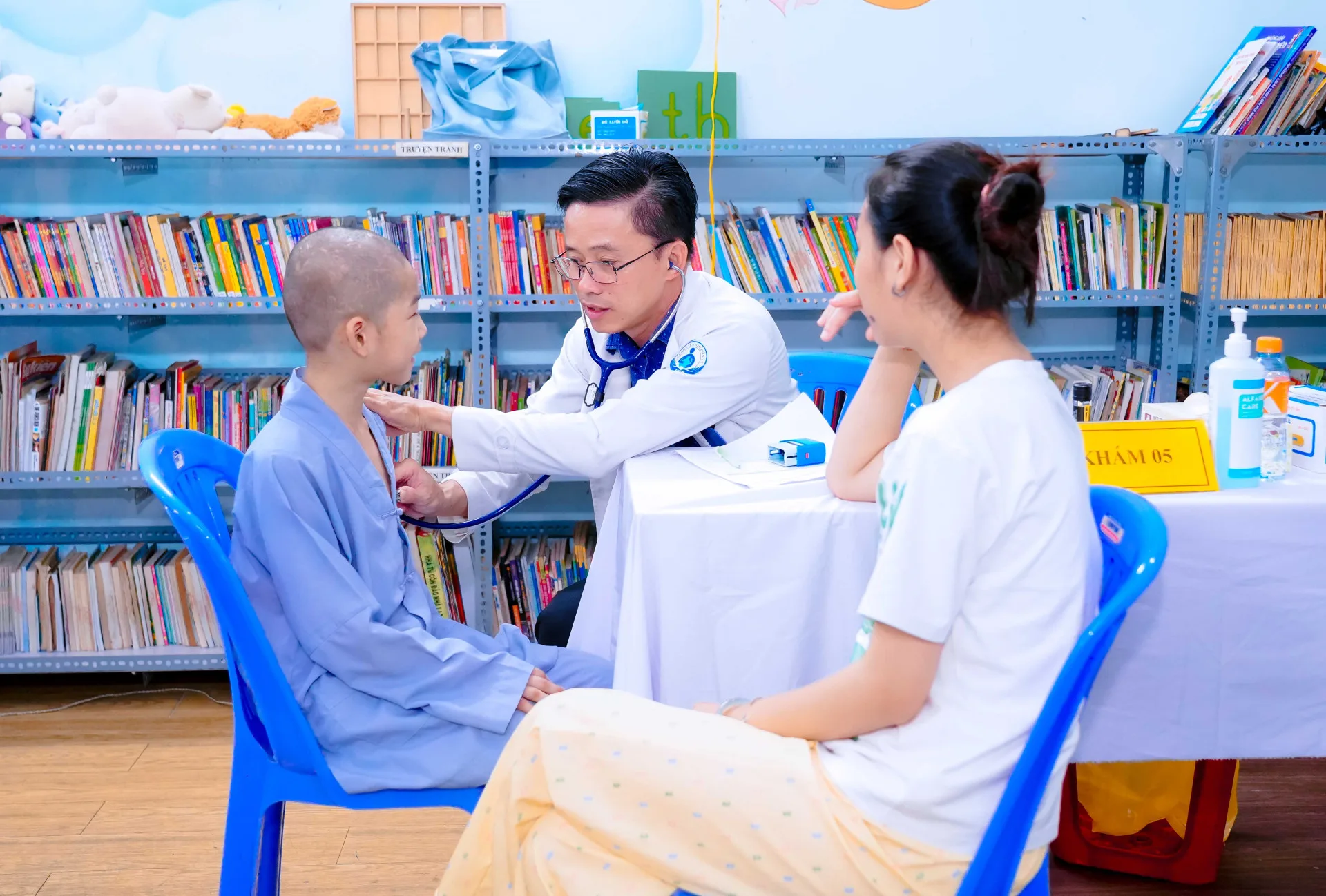 600 TRẺ EM TẠI CÁC CƠ SỞ BẢO TRỢ ĐƯỢC TẦM SOÁT BỆNH TIM VÀ MẮT MIỄN PHÍ